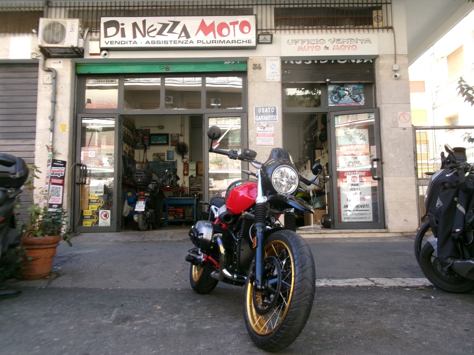 BMW R 12 NINET URBAN GS ABS PRO 2022 moto usato a Roma - foto 1 di 11