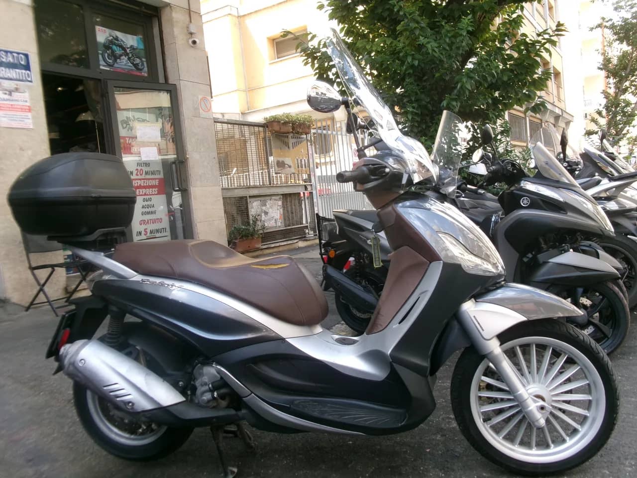 Piaggio Beverly 300 ABS ASR - 2017 - KM 36.000 - Euro 4 foto 2