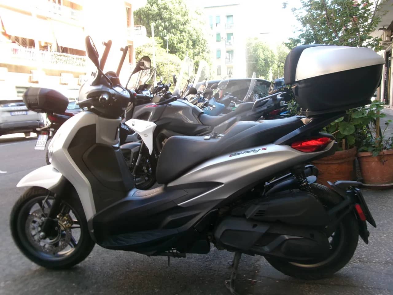 Piaggio Beverly 400 HPE Sport ABS ASR - 2022 - KM 10.000 - Euro 5 - Iva Esposta foto 3