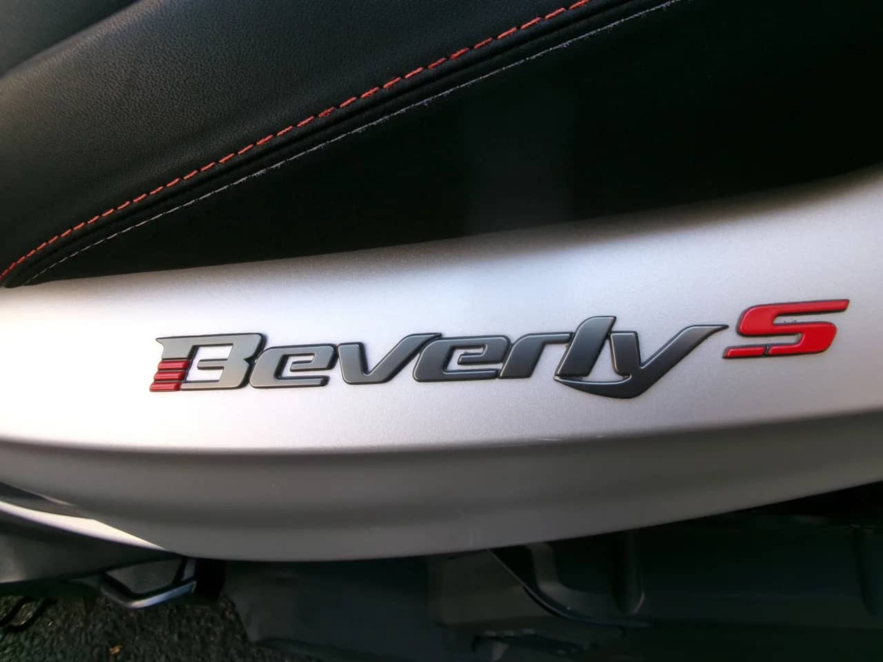 Piaggio Beverly 400 HPE Sport ABS ASR - 2022 - KM 10.000 - Euro 5 - Iva Esposta foto 4