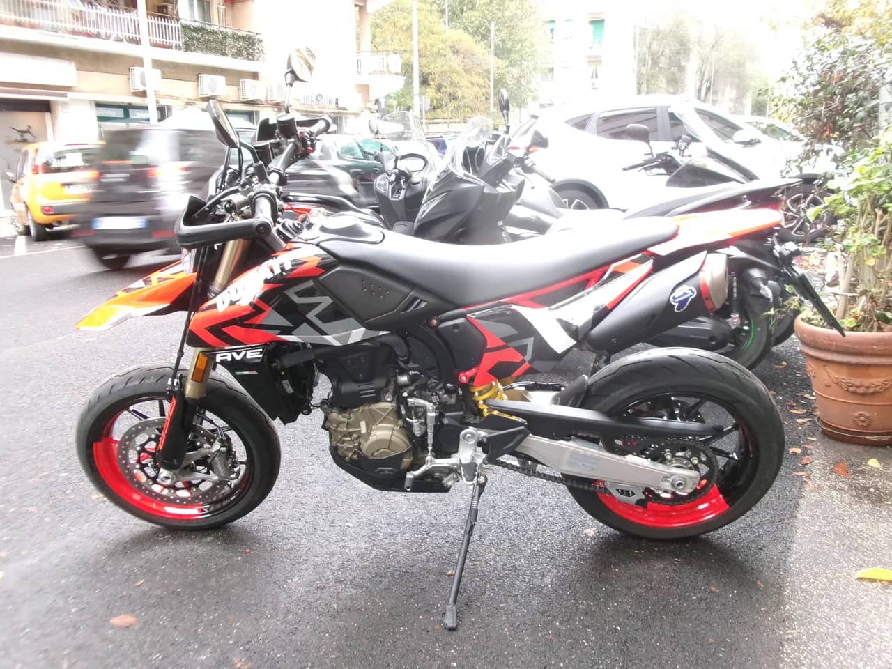Ducati Hypermotard 698 ABS RVE - 2024 - KM 1.000 - Euro 5 foto 3