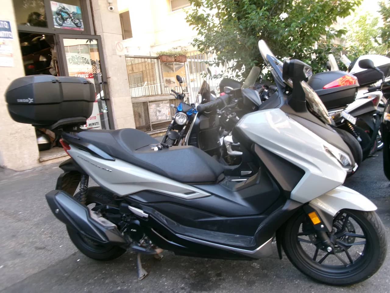 Honda Forza 350 ABS Tcs - 2024 - KM 32.000 - Euro 5 foto 2