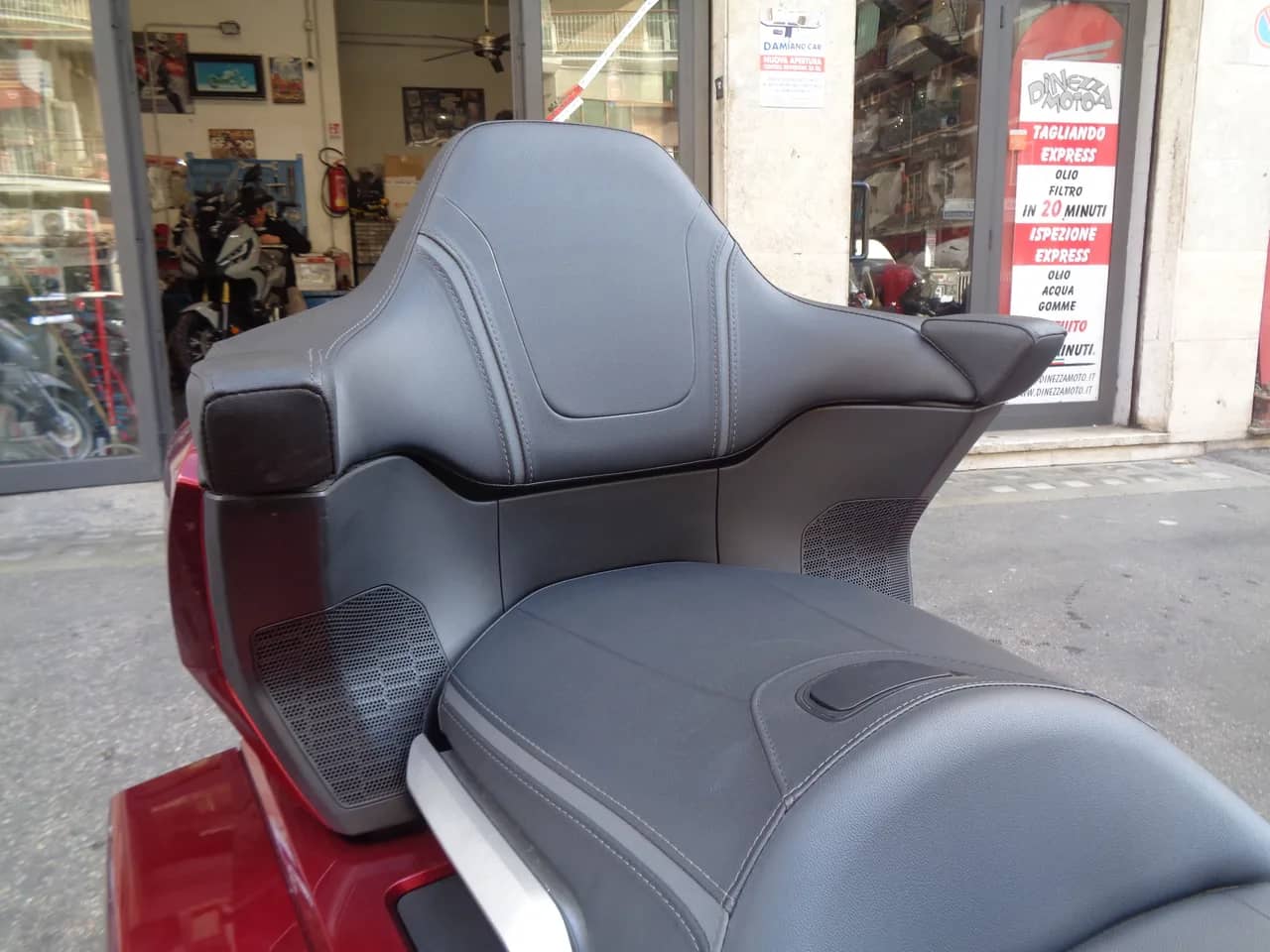 Honda GL 1800 Gold Wing ABS Tour DCT - 2019 - KM 10.000 - Euro 4 foto 7