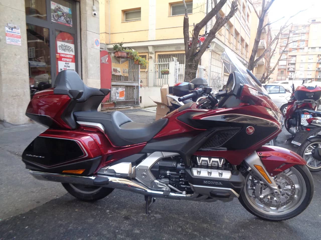 Honda GL 1800 Gold Wing ABS Tour DCT - 2019 - KM 10.000 - Euro 4 foto 4