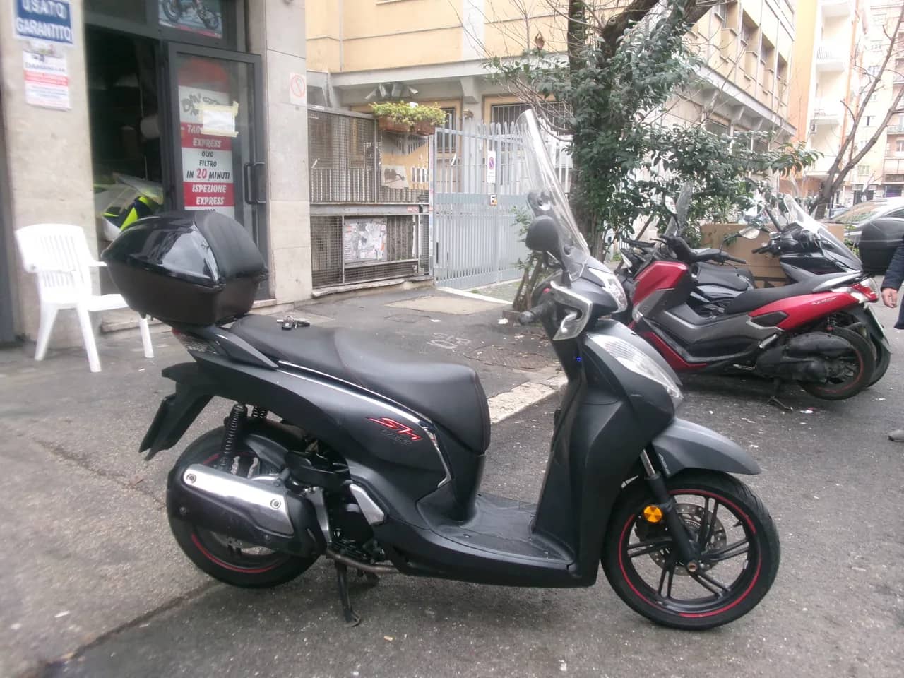 Honda SH 300 Sport ABS - 2018 - KM 35.000 - Euro 4 foto 2