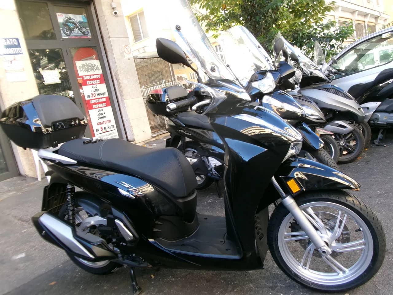 Honda SH 350 ABS Tcs - 2023 - KM 30.000 - Euro 5 foto 2