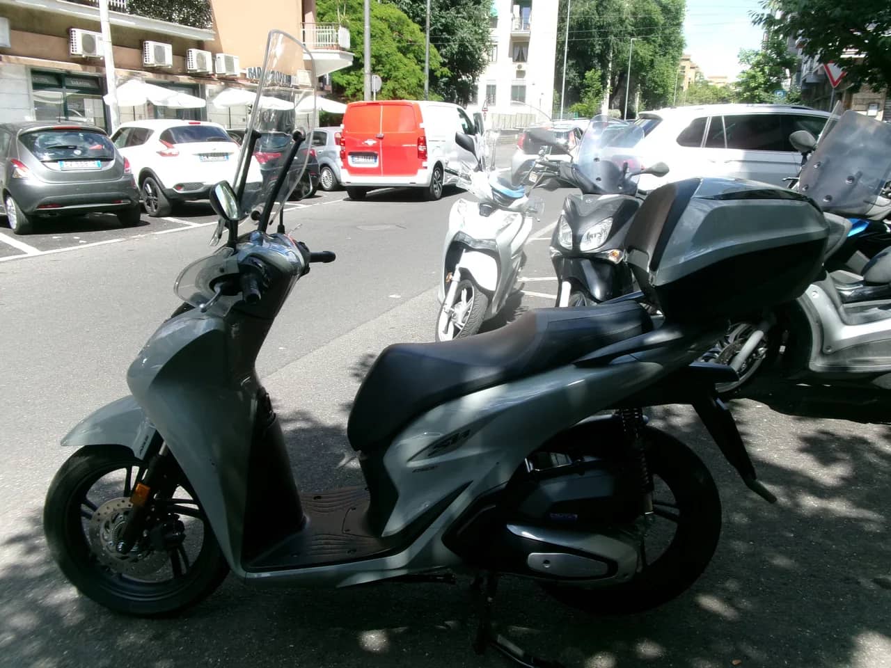 Honda SH 150 ABS Tcs - 2024 - KM 14.000 - Euro 5 - Iva Esposta foto 3