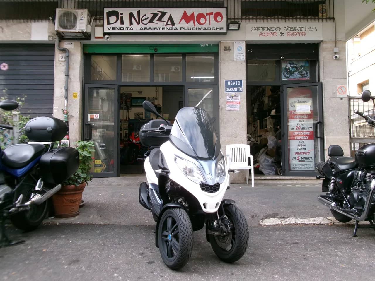 Piaggio MP3 300 HPE Yourban Lt - 2022 - KM 10.000 - Euro 5 - Iva Esposta foto 1