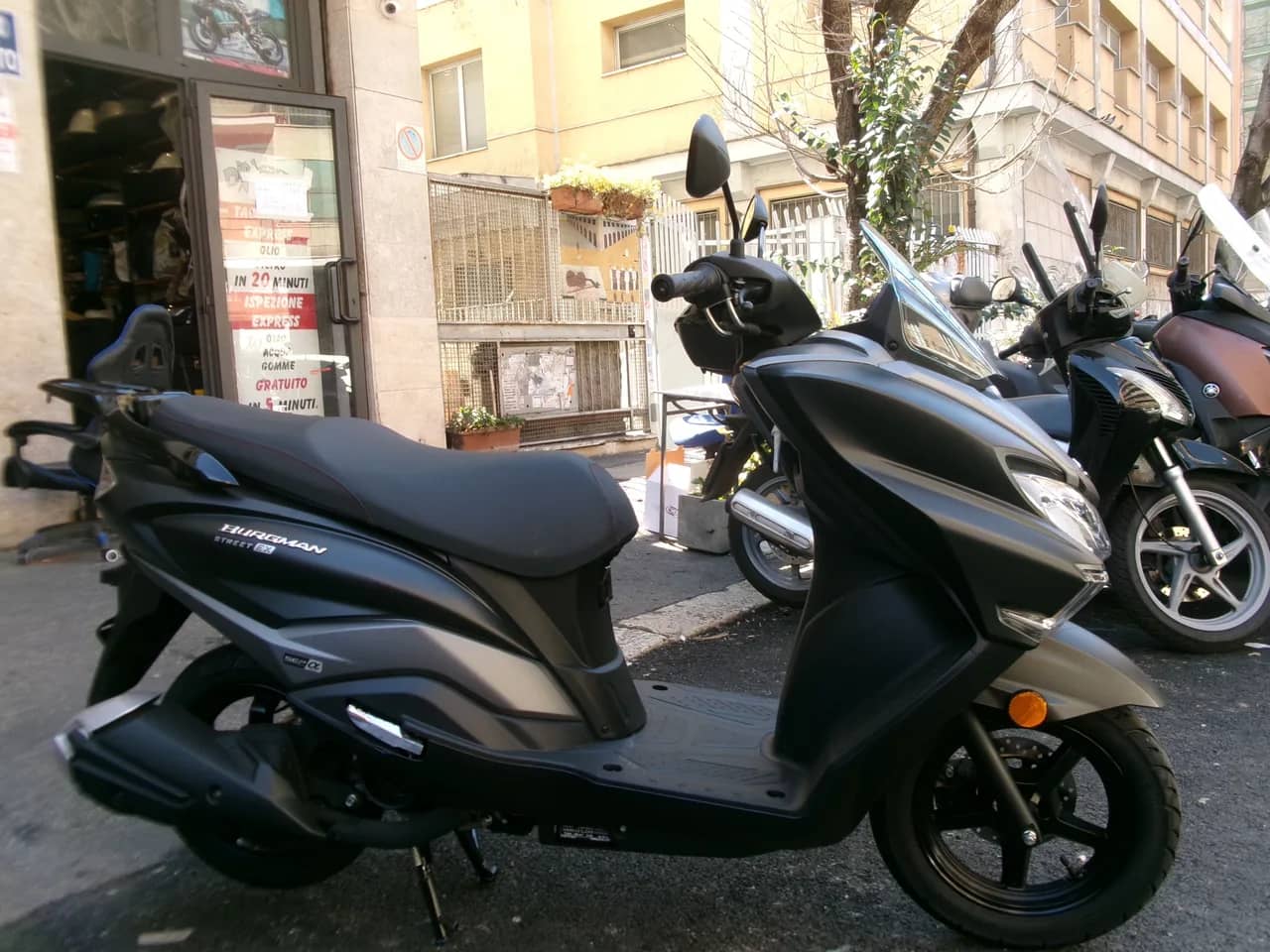 Suzuki Burgman 125 - Euro 5 - Nuovo Da Immatricolare foto 2