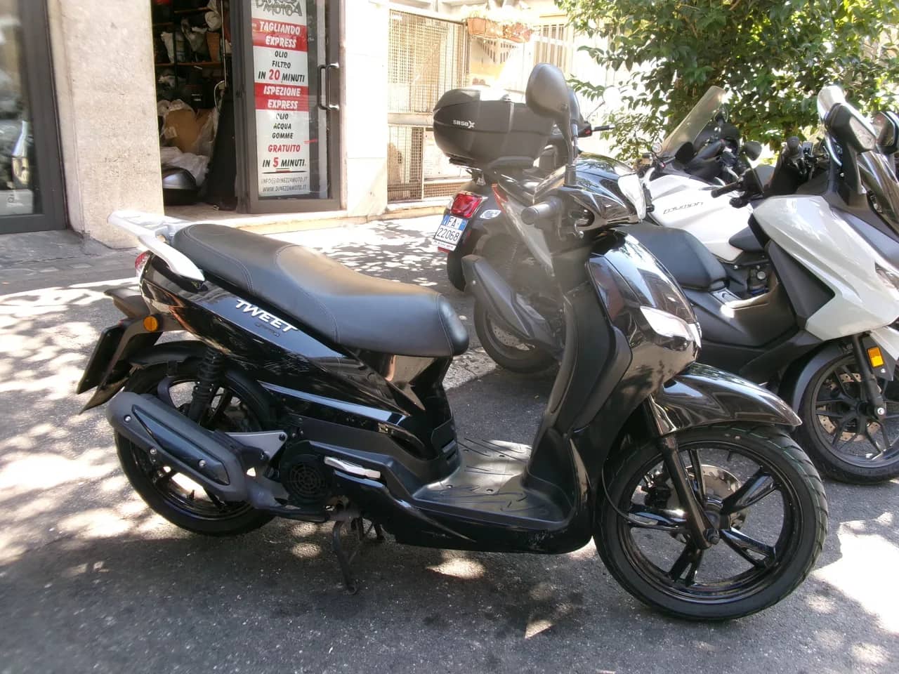 Peugeot Tweet 125 - 2023 - KM 7.000 - Euro 5 - Iva Esposta foto 2