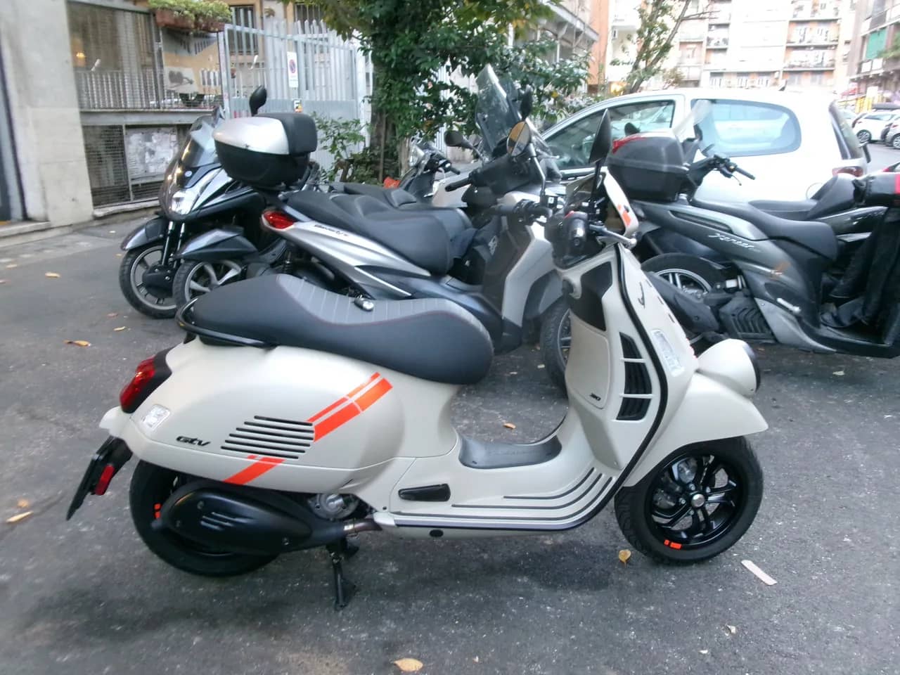 Piaggio Vespa 310 GTV ABS ASR - 2025 - KM 1.000 - Euro 5 foto 3