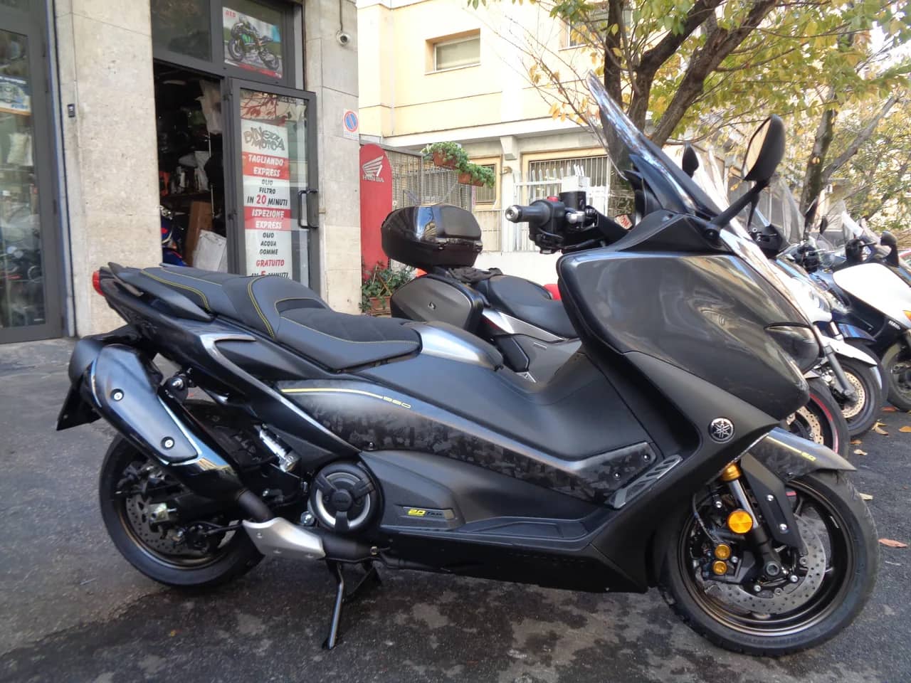 Yamaha T-Max 560 20° Anniversario Limited Edition - 2021 - KM 0 - Euro 5 foto 2