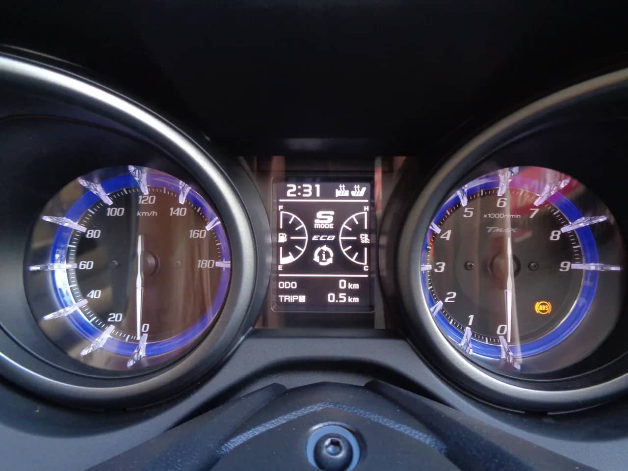 Yamaha T-Max 560 20° Anniversario Limited Edition - 2021 - KM 0 - Euro 5 foto 5