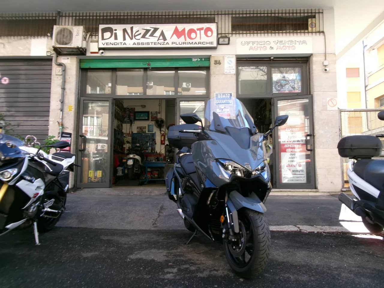 Yamaha T-Max 560 Tech Max - 2021 - KM 2.000 - Euro 5 - Iva Esposta foto 1