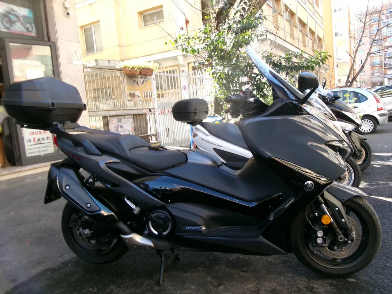 Yamaha T-Max 560 Tech Max - 2021 - KM 2.000 - Euro 5 - Iva Esposta foto 2