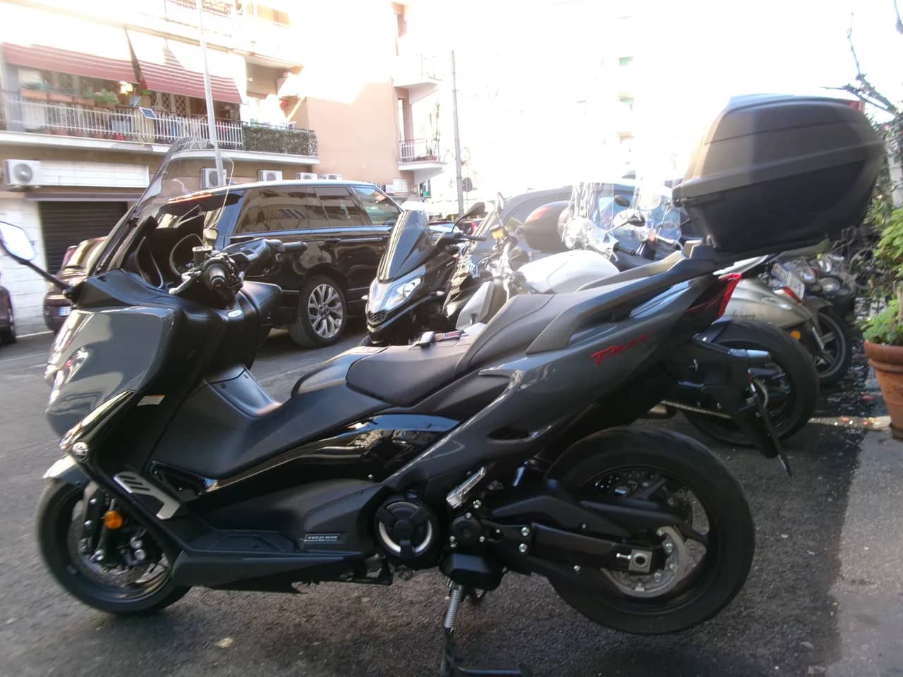 Yamaha T-Max 560 Tech Max - 2021 - KM 2.000 - Euro 5 - Iva Esposta foto 3