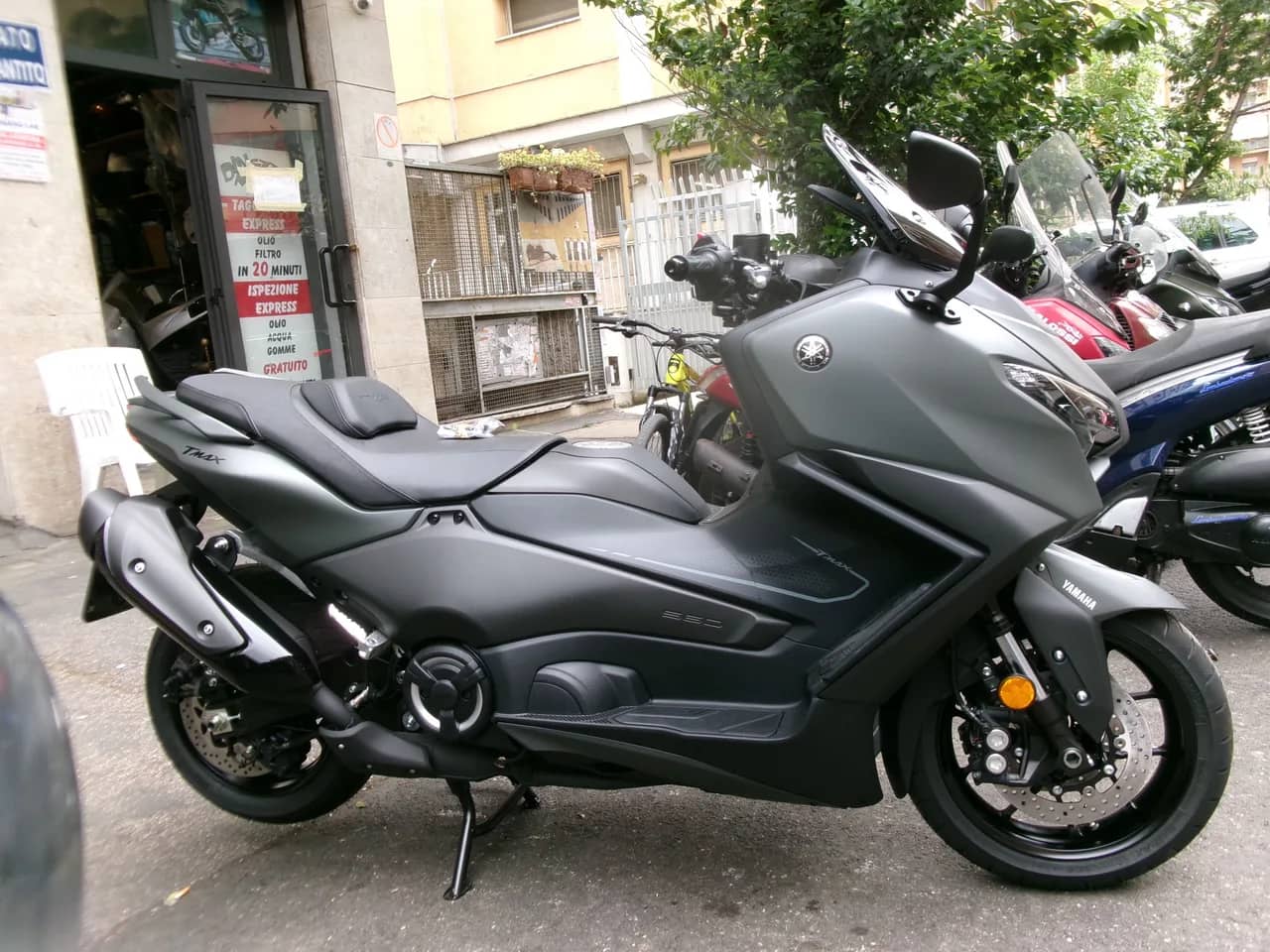 Yamaha T-Max 560 ABS Tcs - 2026 - KM 0 - Euro 5 foto 2