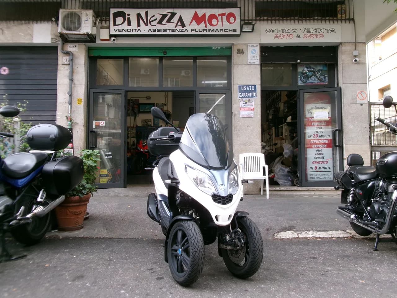 Piaggio MP3 300 HPE Yourban Lt - 2022 - KM 10.000 - Euro 5 - Iva Esposta