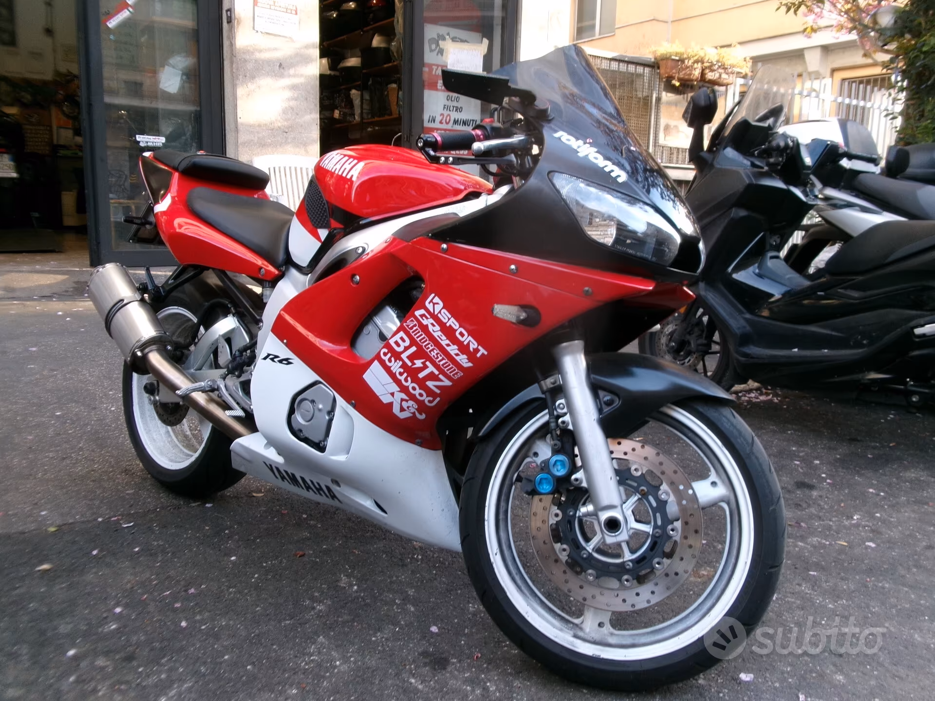 Yamaha YZF R6 foto 2