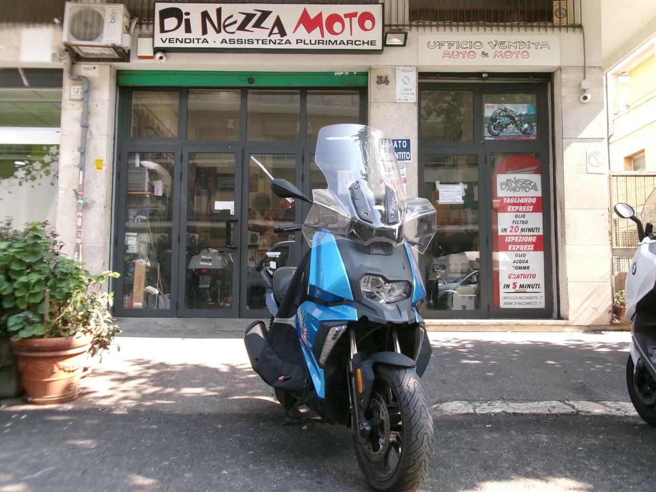 BMW C 400 X 2019 scooter usato a Roma - foto 1 di 6