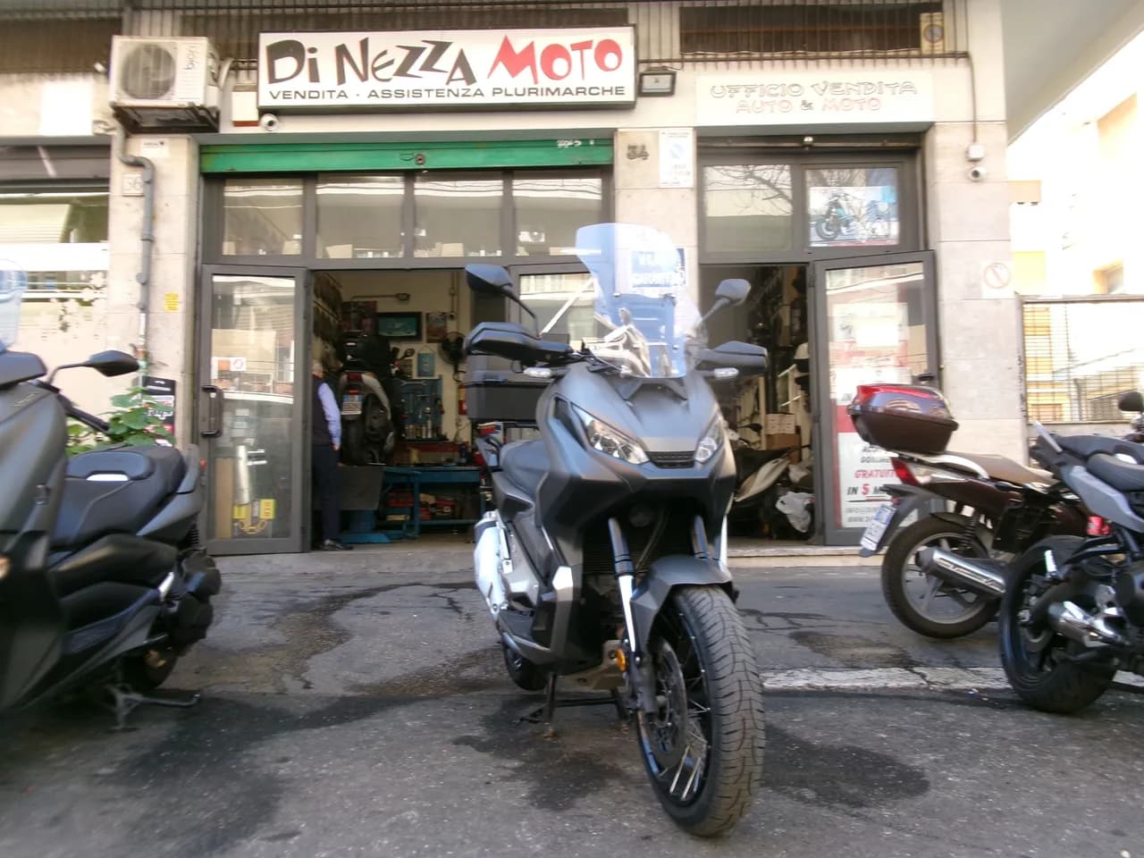 Honda X-ADV ABS DCT 2019 scooter usato a Roma - foto 1 di 6
