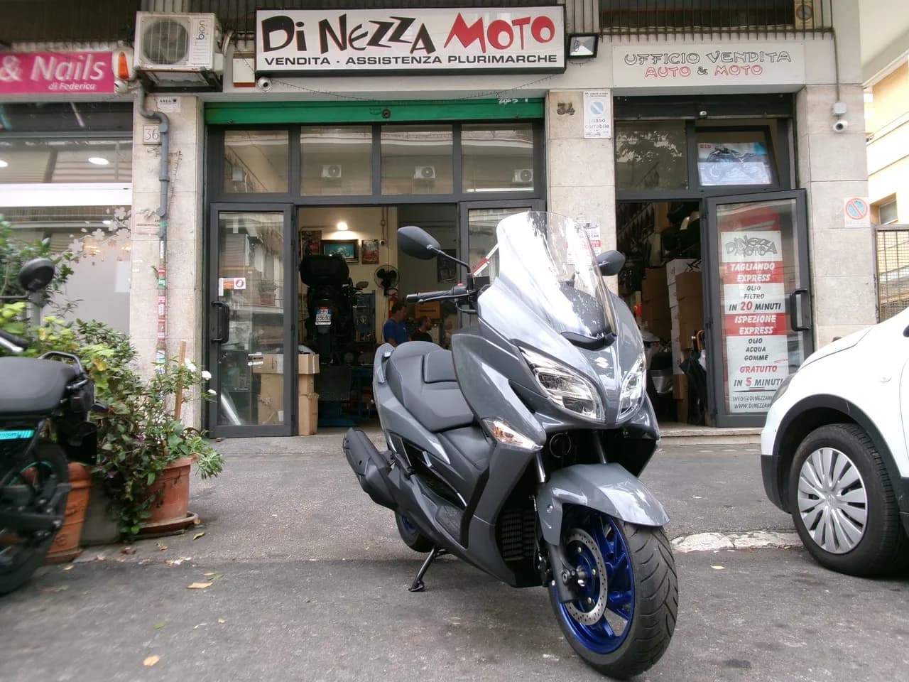Suzuki BURGMAN ABS ASR da immatricolare scooter nuovo a Roma - foto 1 di 6