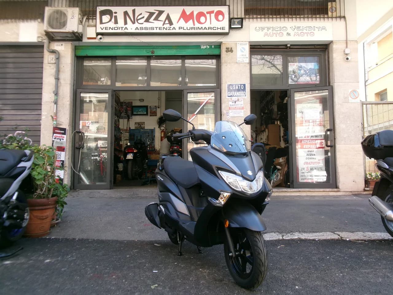 Suzuki BURGMAN da immatricolare scooter nuovo a Roma - foto 1 di 6