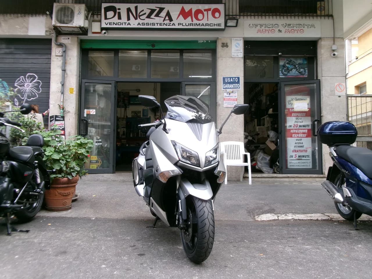 Yamaha T-MAX ABS 2015 scooter usato a Roma - foto 1 di 7