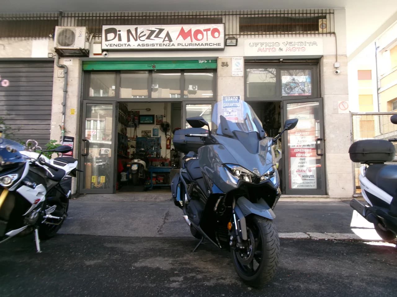 Yamaha T-MAX Tech Max 2021 scooter usato a Roma - foto 1 di 6