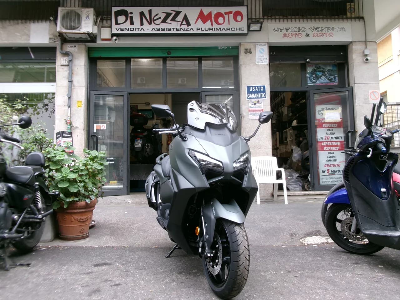 Yamaha T-MAX 2026 in esposizione da Di Nezza Moto Roma
