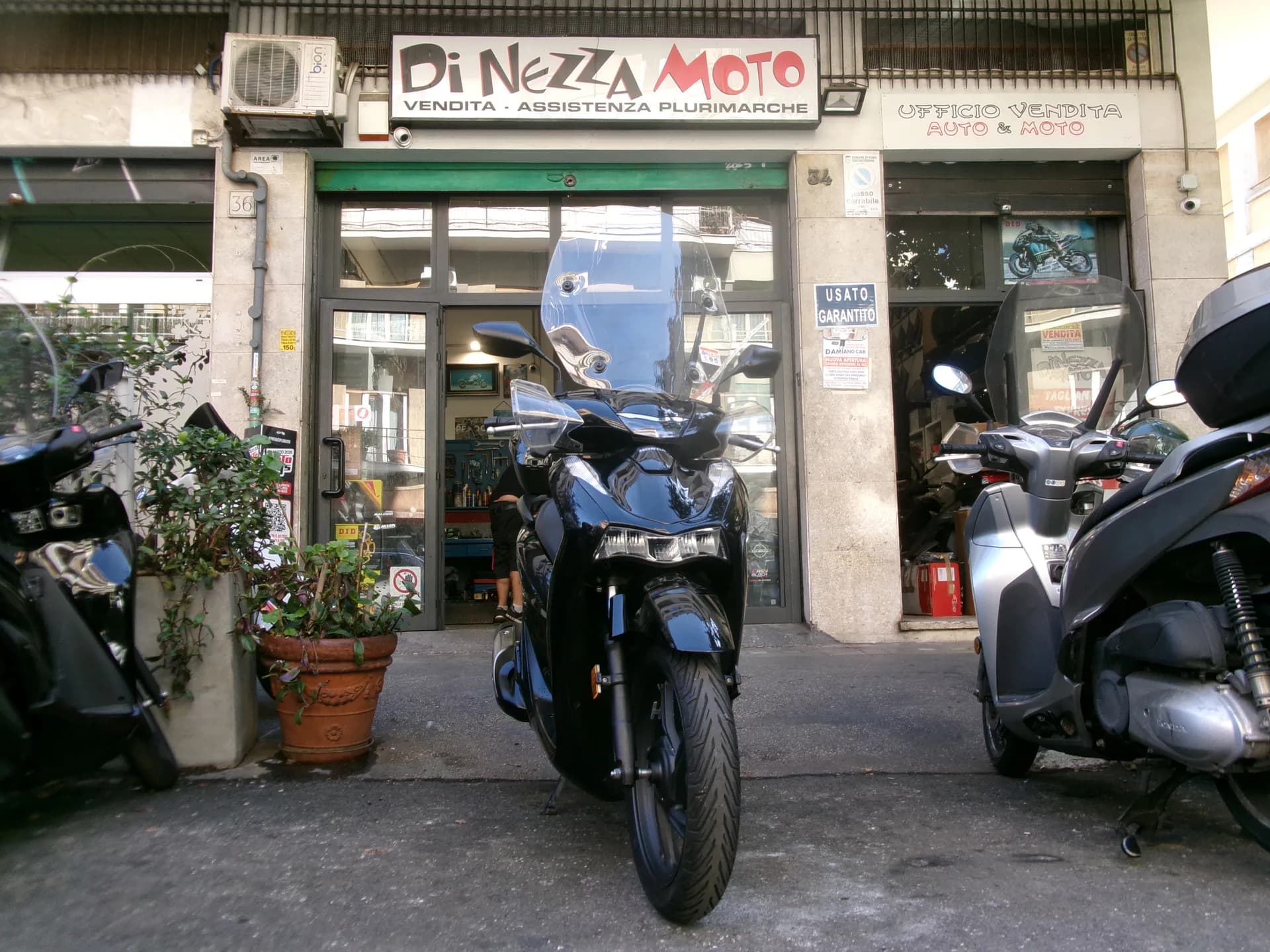 Honda SH 125 TOTAL BLACK ABS TCS 2024 scooter usato a Roma - foto 1 di 6