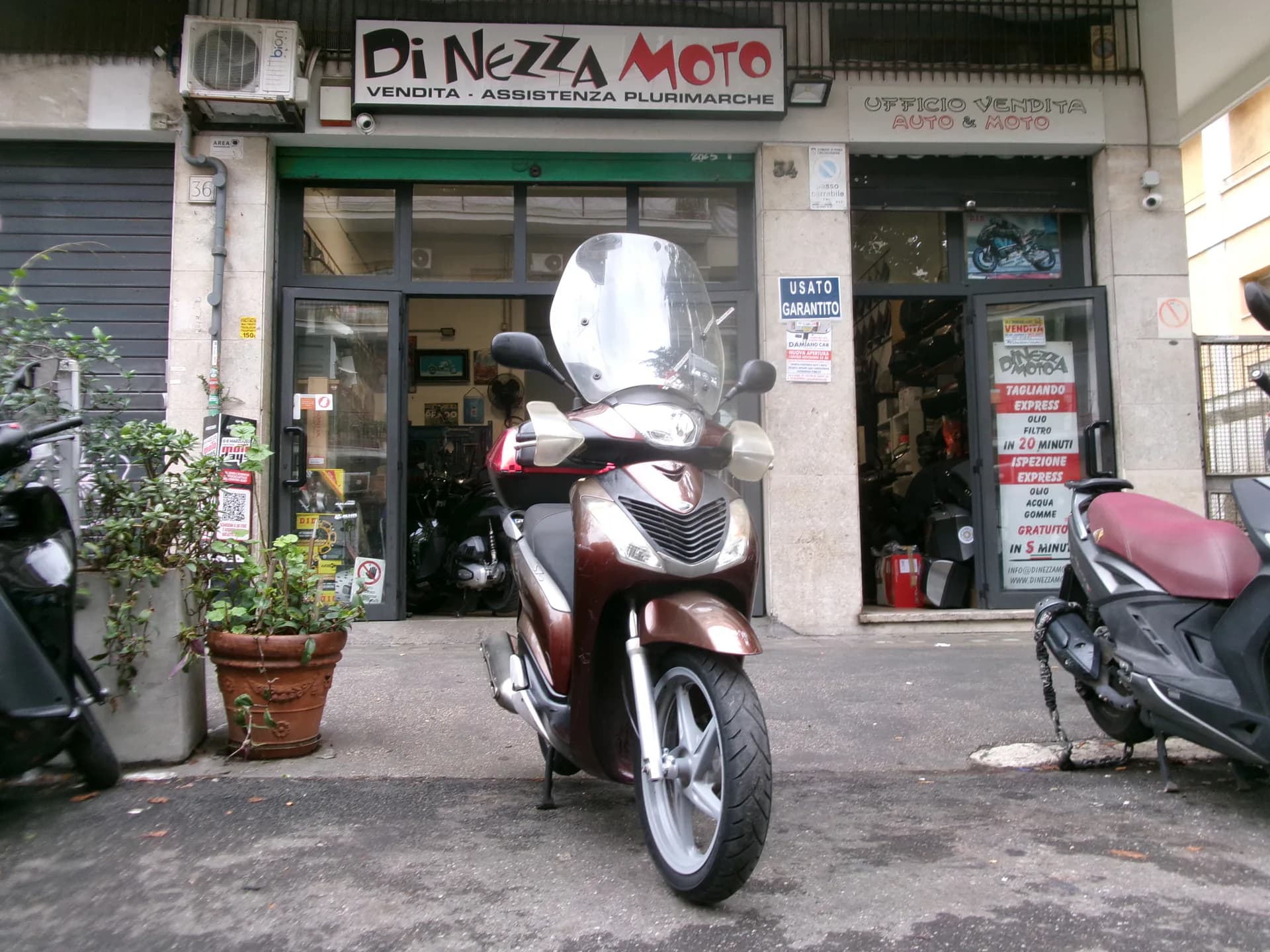Honda SH 150 DOPPIO DISCO 2010 scooter usato a Roma - foto 1 di 5
