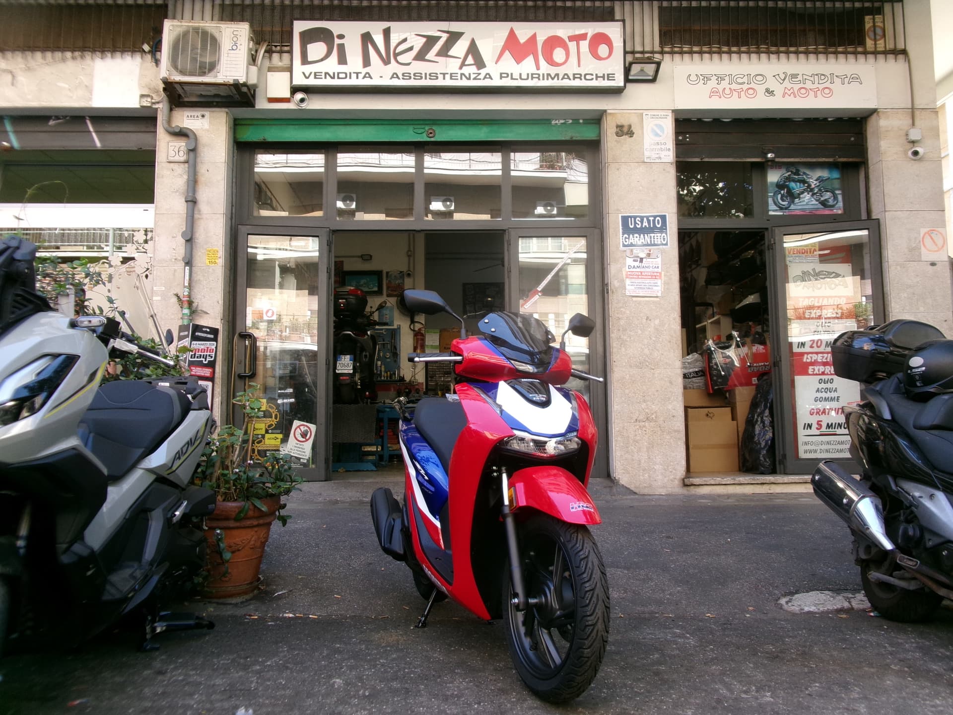 Honda SH 150 SPECIAL EDITION HRC da immatricolare scooter nuovo a Roma - foto 1 di 8
