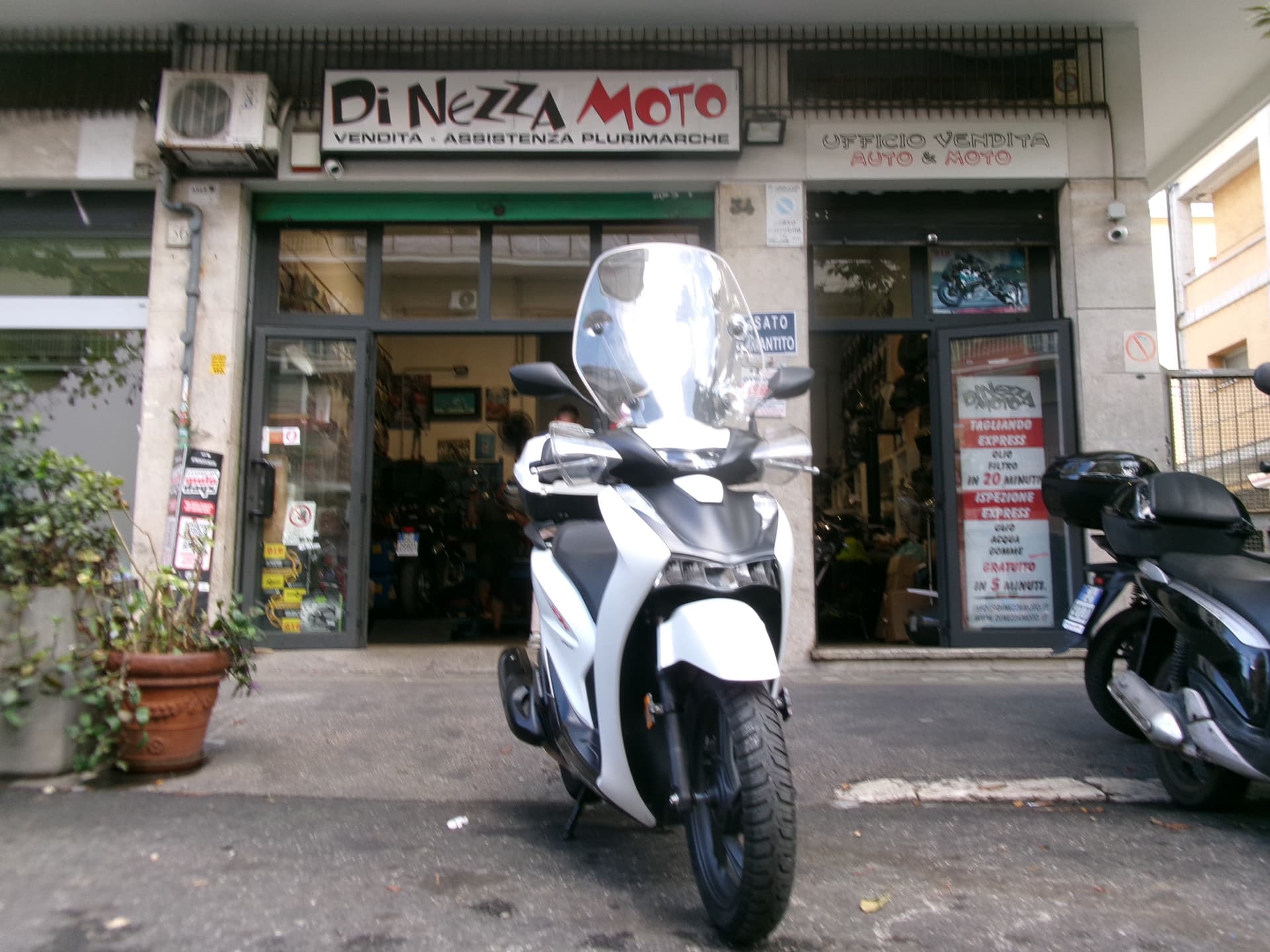 Honda SH 150 SPORT ABS TCS 2024 scooter usato a Roma - foto 1 di 6