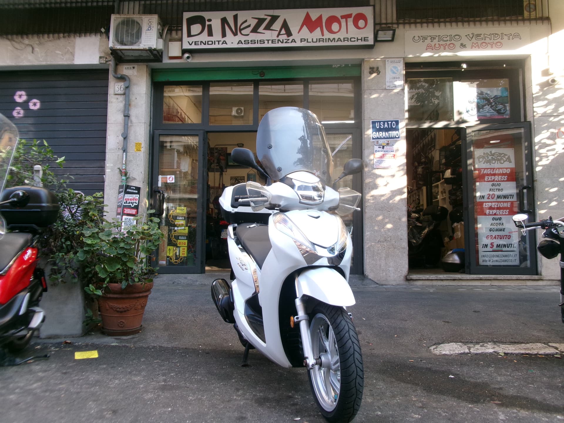HONDA SH 300 ABS TCS 2020 scooter usato a Roma - foto 1 di 6