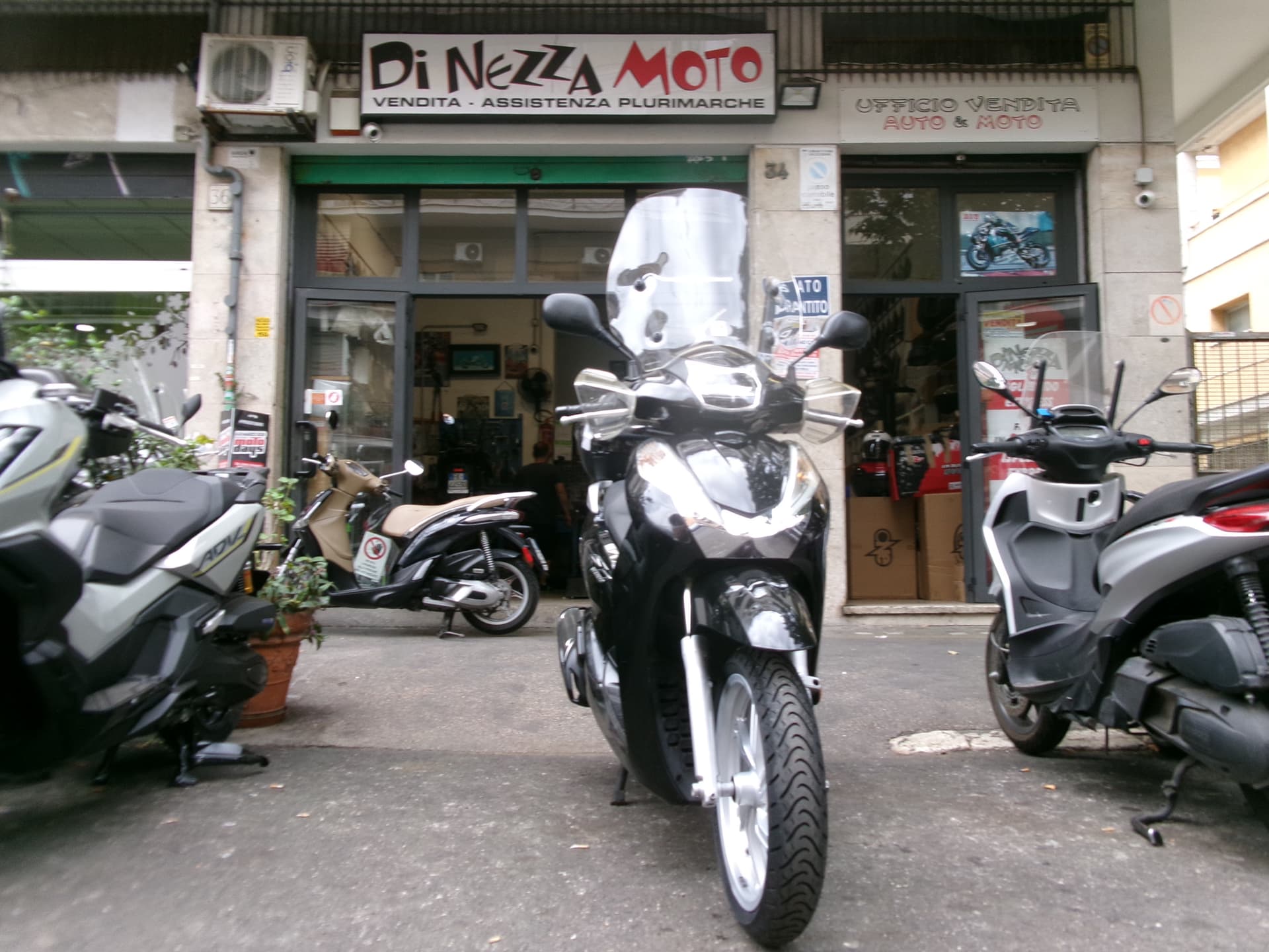 Honda SH 300 ABS TCS 2020 scooter usato a Roma - foto 1 di 6