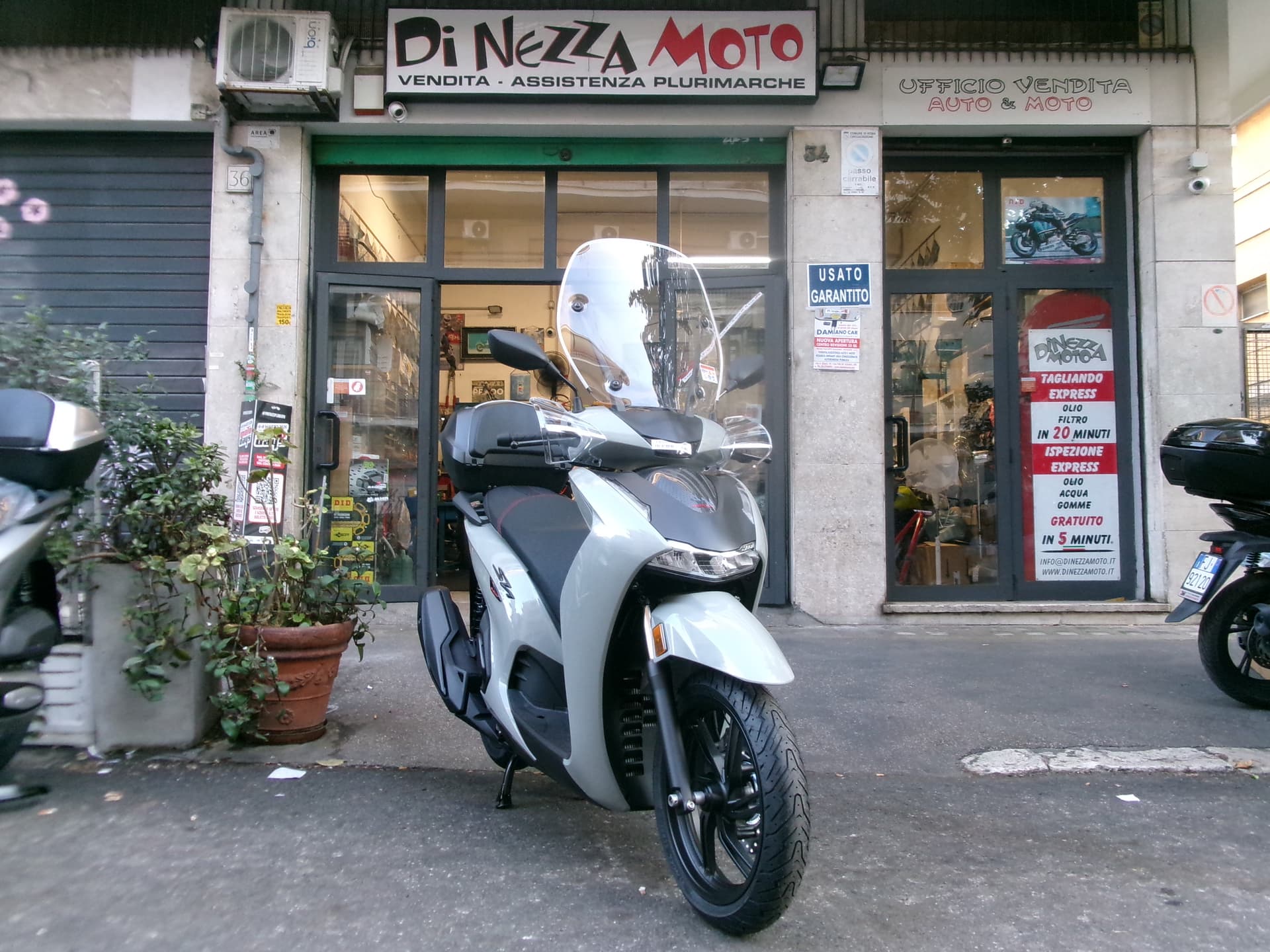 Honda SH 350 SPORT ABS TCS da immatricolare scooter nuovo a Roma - foto 1 di 7