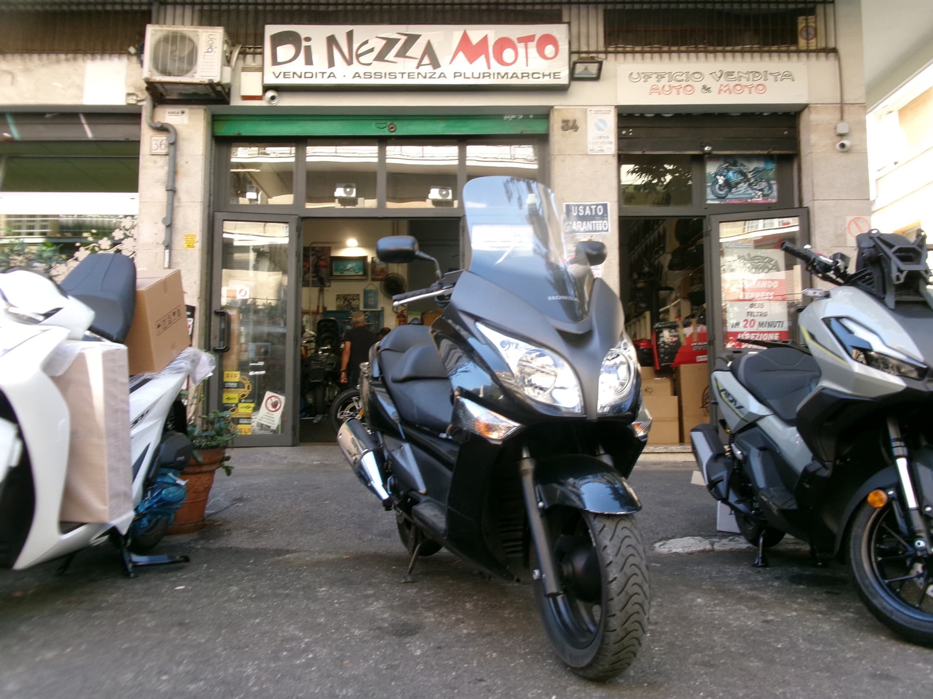 Honda SW-T ABS 2011 scooter usato a Roma - foto 1 di 6