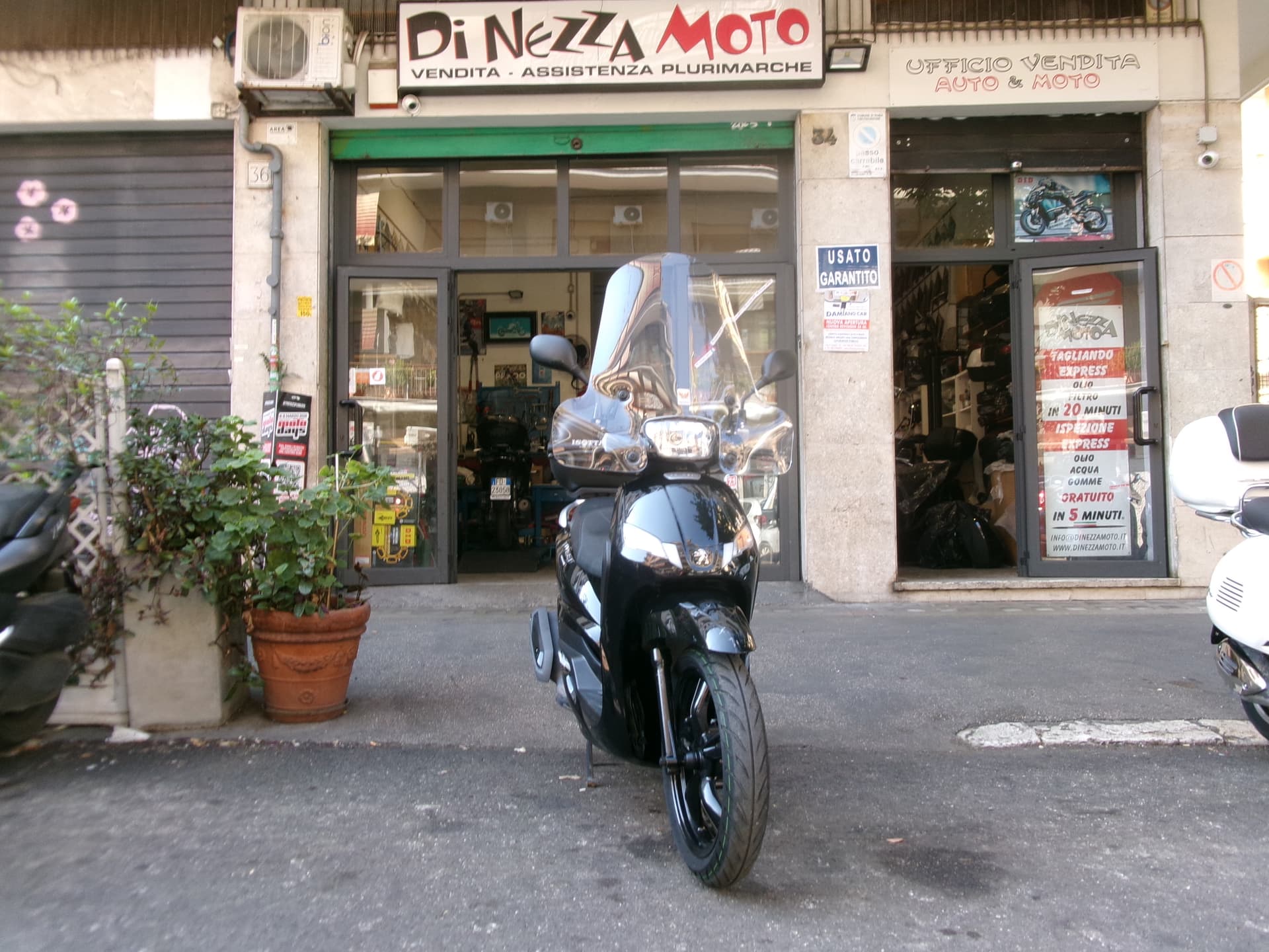 Peugeot TWEET ABS 2023 scooter usato a Roma - foto 1 di 6