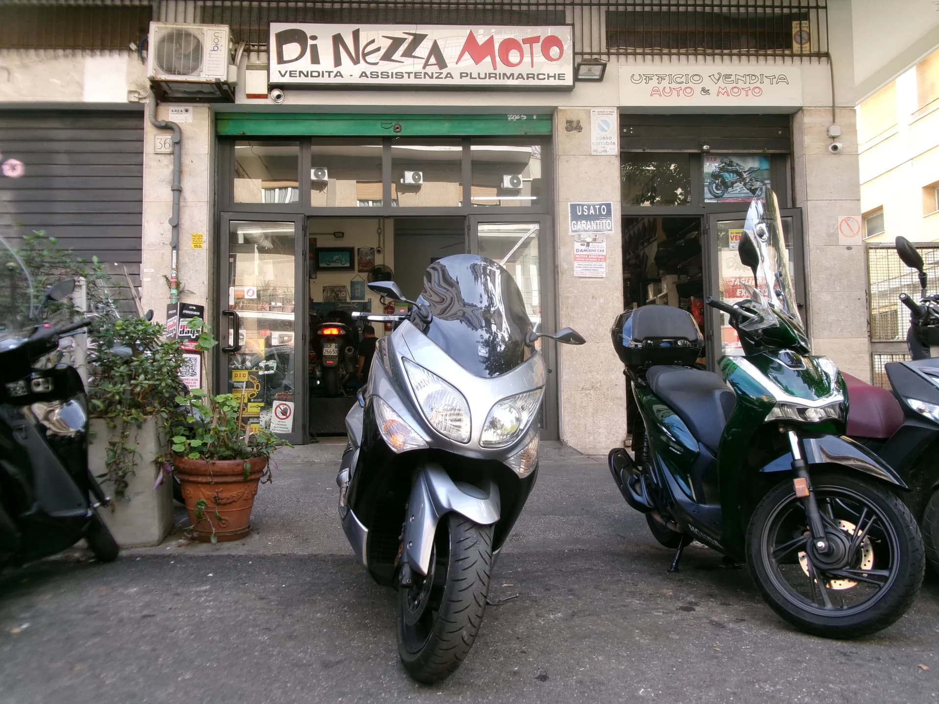 Yamaha T-MAX 2008 scooter usato a Roma - foto 1 di 7