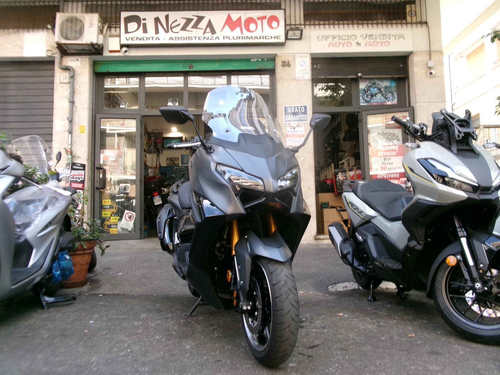 Yamaha T-MAX 56 TECH MAX 2026 scooter usato a Roma - foto 1 di 7