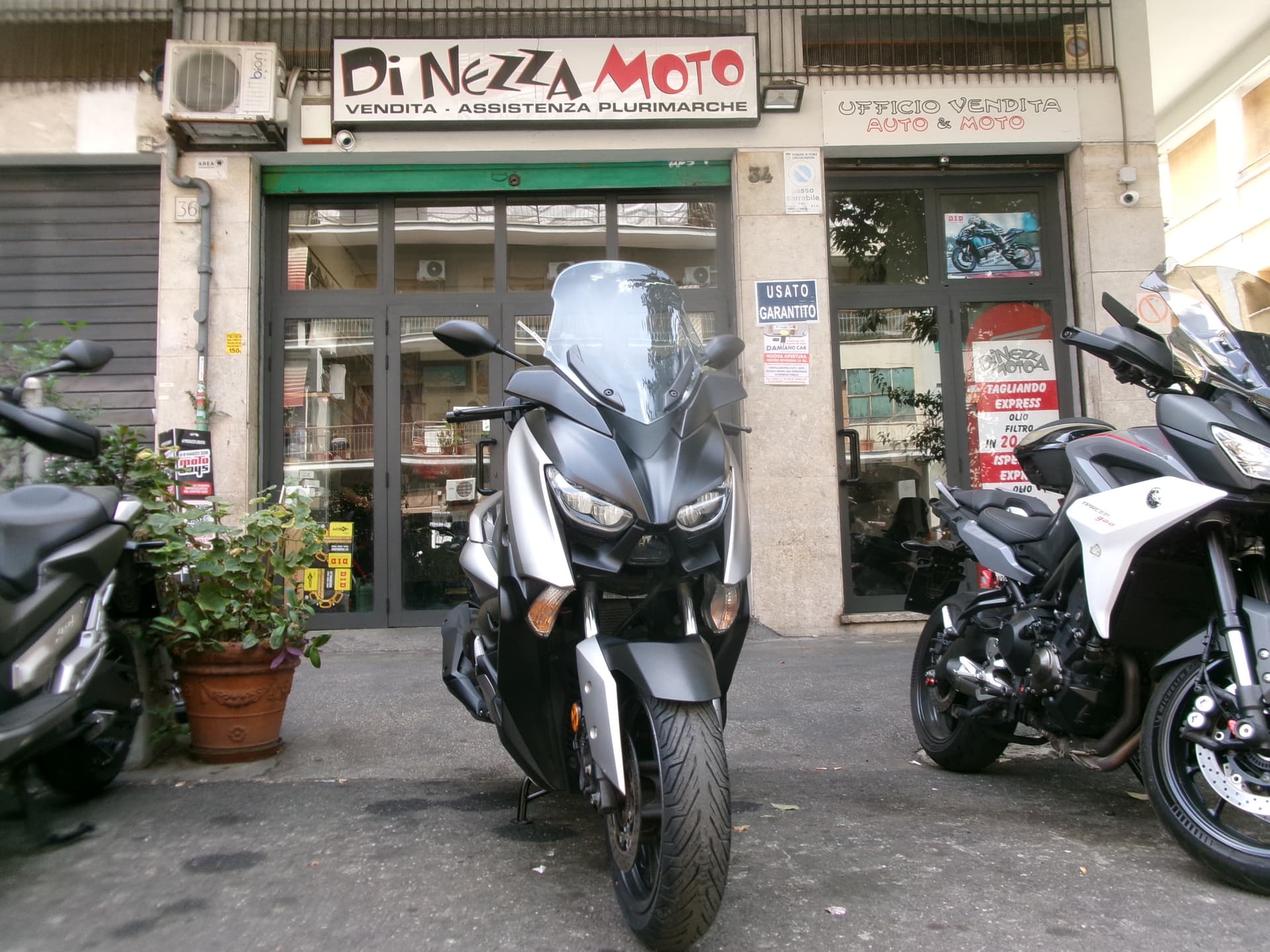 Yamaha X-MAX ABS 2020 scooter usato a Roma - foto 1 di 7